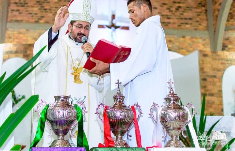 Diocese de Grajaú realiza Missa dos Santos Óleos em Barra do Corda