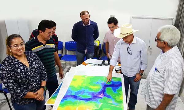 Prefeitura Municipal recebe o levantamento topográfico da bacia da barragem do rio Grajaú
