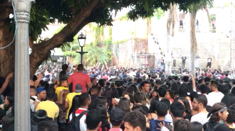 Arrastão e pancadaria no show gratuito de Marília Mendonça em São Luís (assista vídeo)
